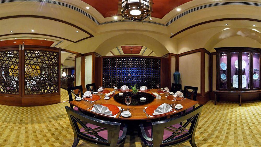 The Taj Mahal Palace, Bombay Esterno foto A restaurant in the Taj Mahal Palace, Mumbai