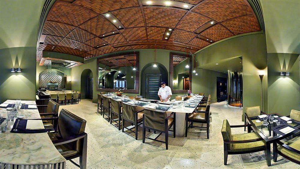 The Taj Mahal Palace, Bombay Esterno foto The interior of a restaurant in the Taj Mahal Palace, Mumbai