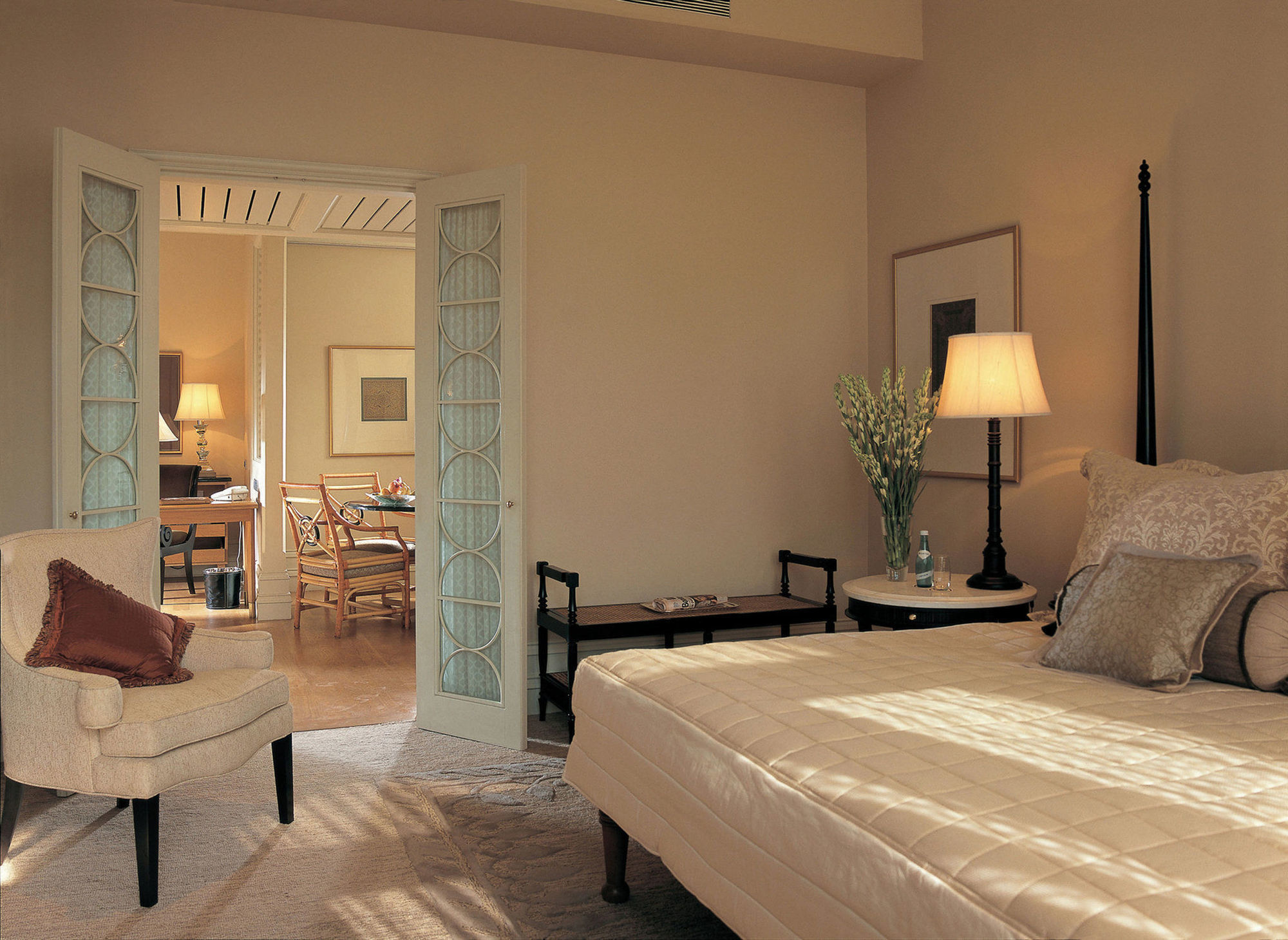 The Taj Mahal Palace, Bombay Camera foto A bedroom at the Mandarin Oriental, Munich