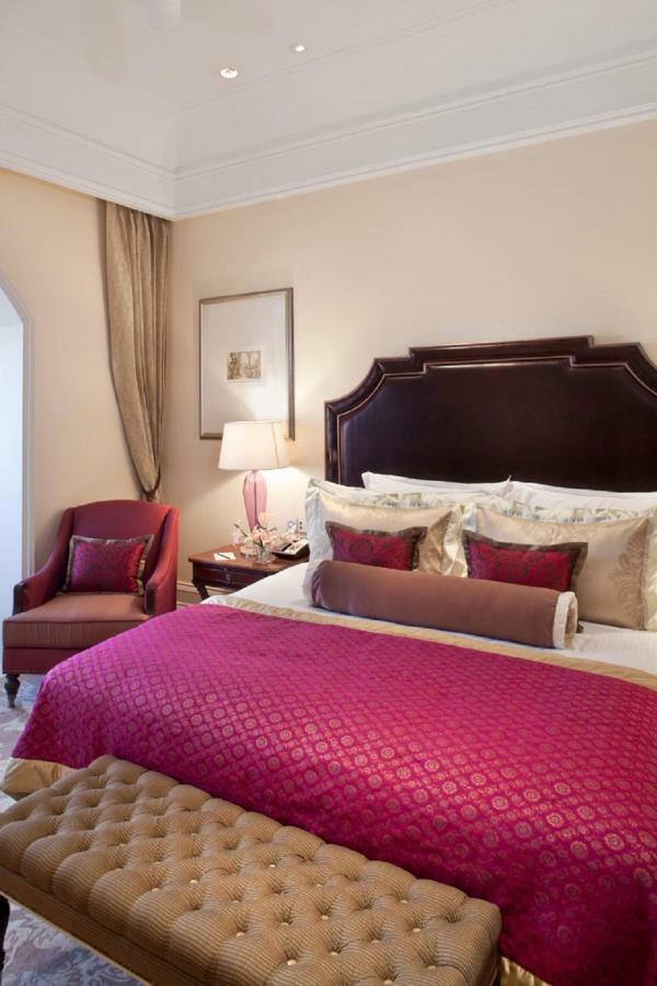 The Taj Mahal Palace, Bombay Esterno foto A bedroom at the hotel